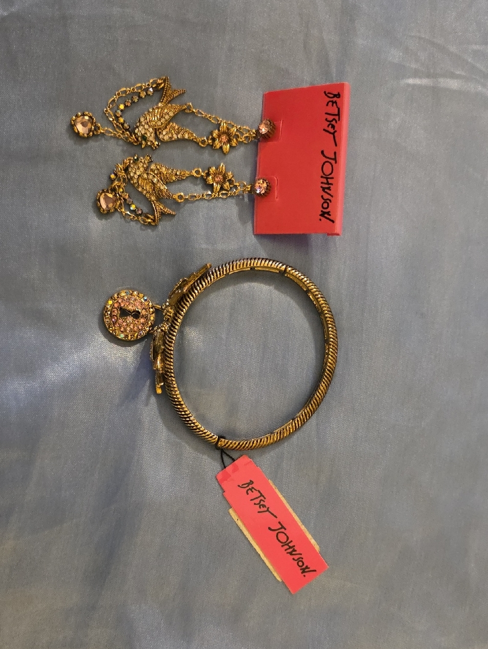 NWT Betsey Johnson Gold&Pink Tone Doves Charm Bracelet with Crystal Accents
